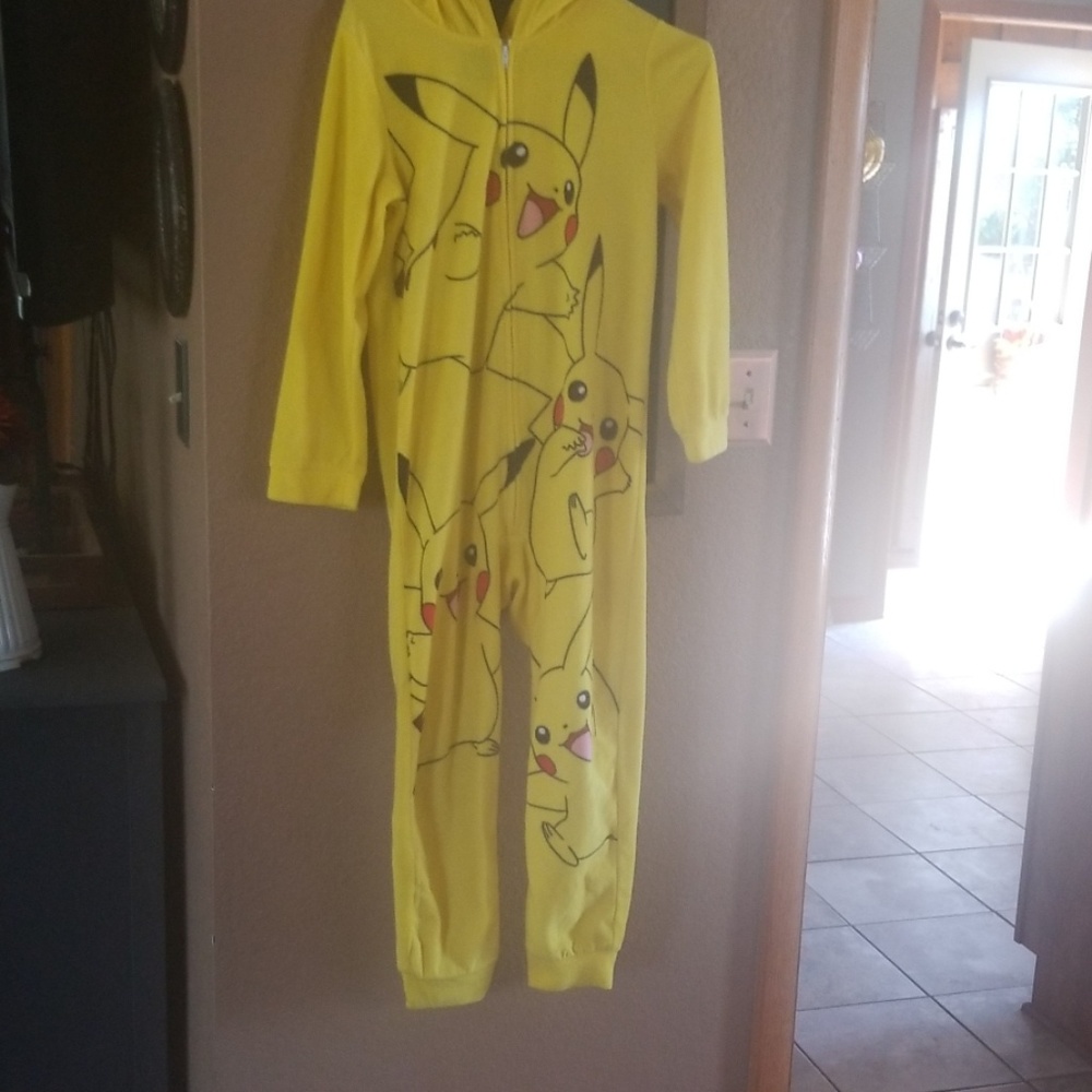 Boys medium pokemon zippered pjs